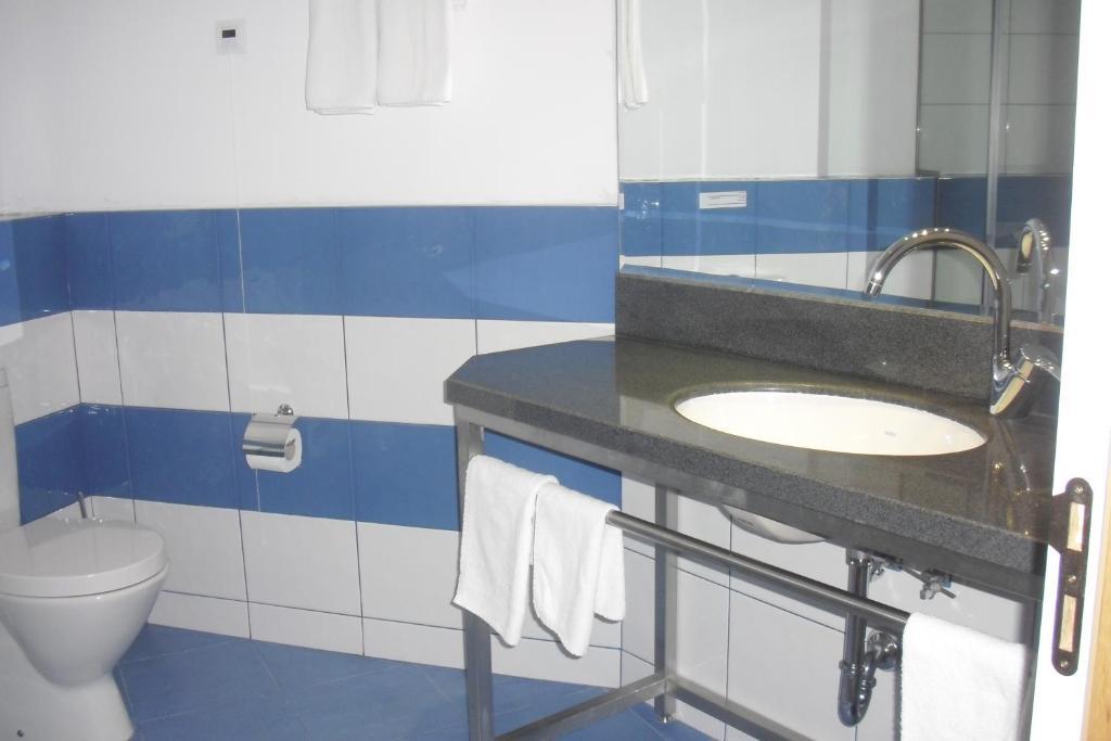 Universal Hotel Dupnitsa Habitación foto